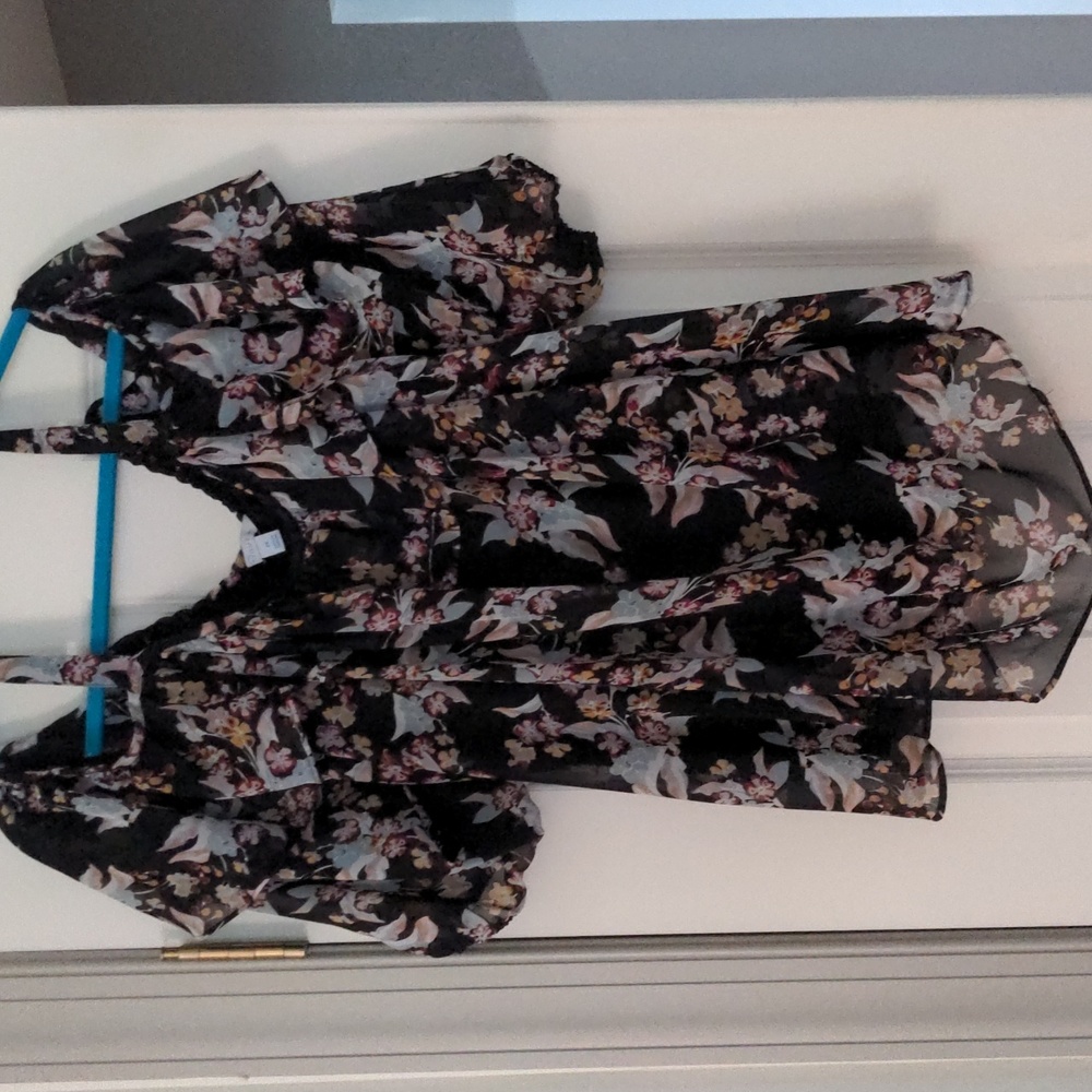 Boutique 2x cold shoulder blouse